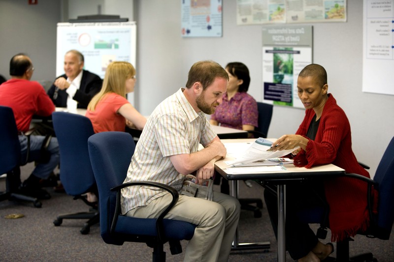 six-people-working-in-office-800x800